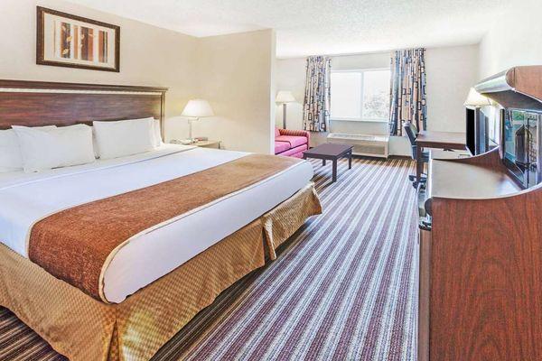 Days Inn & Suites by Wyndham Vancouver