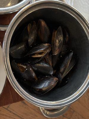 Steamed mussels