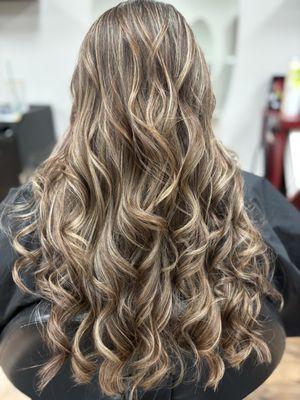 Prin is simply THE BEST!! I came in with dark brown/red hair and a few hours later I come out blond!!! Thank you, Prin!! I love it!!