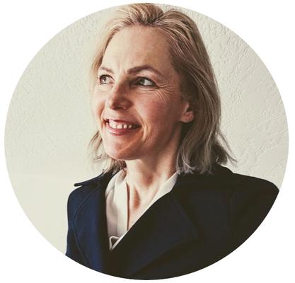 Anna Zumwalt, hypnotherapist, Zen monk. She's been helping people like you be happier, healthier, clearer and more empowered for 20 years.