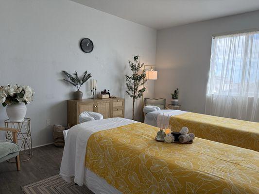 Couples massage available for booking. Please book at least 2 days in advance or call for availability.