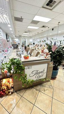 Shop JB nail & spa wellcome all customer