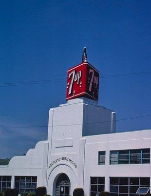 7 Up Bottling Company Building in Portland Oregon 1976. Photo Public Domain from the library of congress. 12/04/23