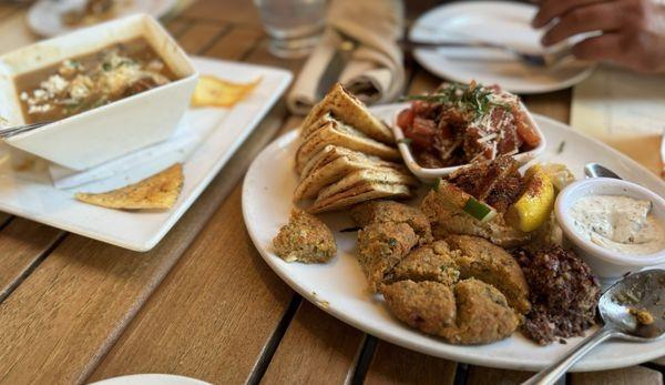 Appetizers: mushrooms w pita & the platter
