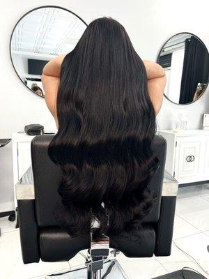 28" Itip extensions.
No glue or heat is used to install. Itips are installed with a tiny micro bead. Book with us now!
