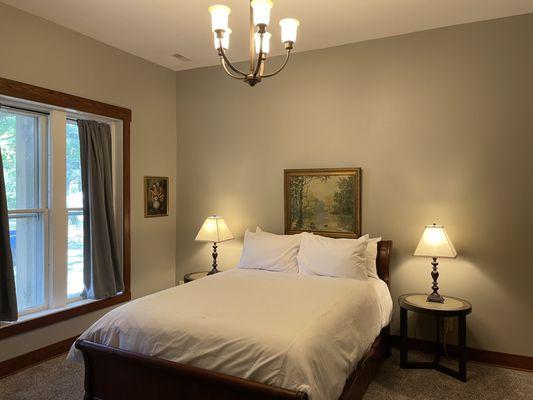 House Mother's Suite - Queen size bed