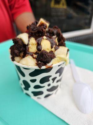 Brownie bites, bananas, and banana pudding ice cream with chocolate drizzle