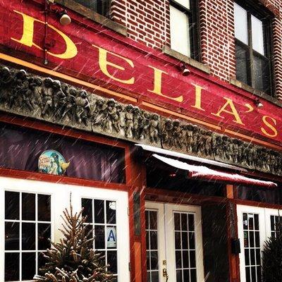 Delia's Lounge