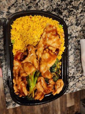 Chicken and broccoli combo dinner.