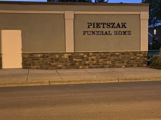 Pietszak Funeral Home