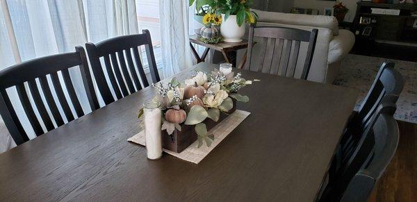 6 piece table... couldn't find it in stock anywhere but Casa Contreras.