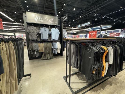 SKECHERS Warehouse Outlet