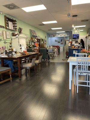 Mimzi's Coffee and Curiosities