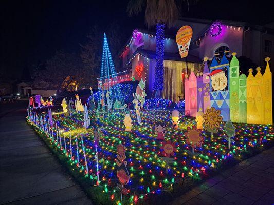 Ledgemont Court Christmas Lights