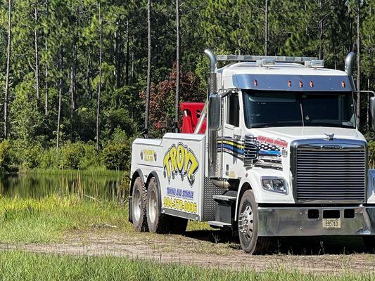 Troyz Towing & Storage