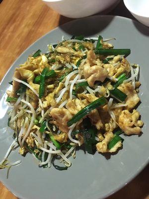 Egg, bean sprouts and rice noodle