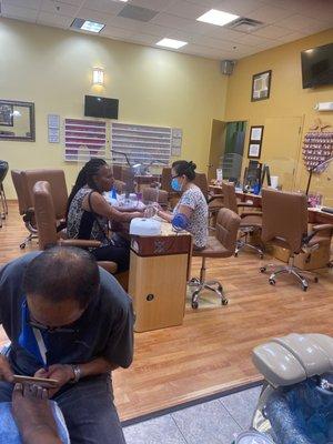 Lee Nails
