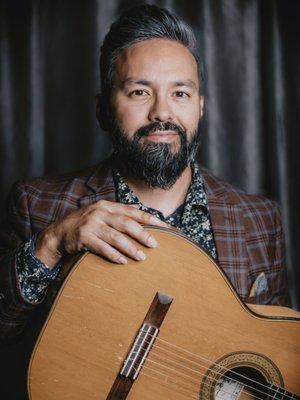 Arnold Yzaguirre Classical/Solo Guitar