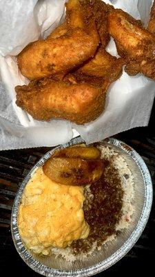 Fried Chicken wing meal with Mac and Cheese
