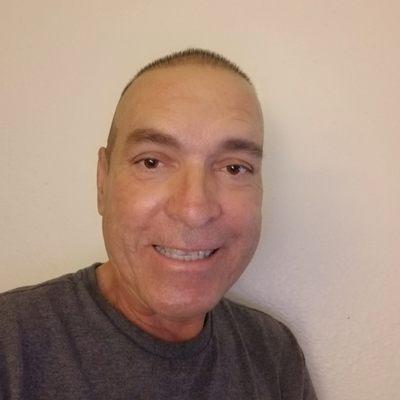 Mi nombre Ed ramon y me encanta llevar gente a su destino