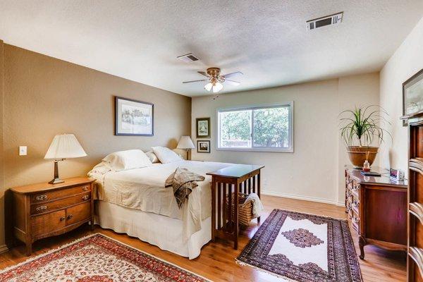 Abagail Engelberg - Realty One Group