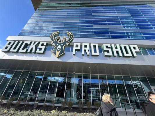 Bucks Pro Shop