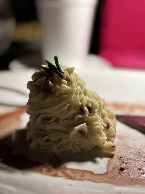 Mashed potatoes included in 9 oz filet mignon.