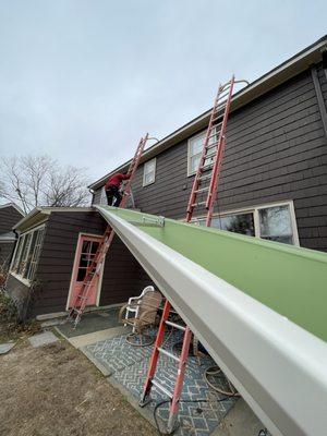 Hanging seamlessly