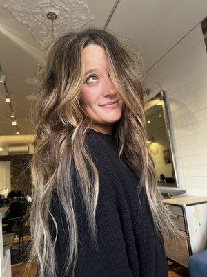 HALF & HALF:
- partial highlight
- k18 treatment
- gloss
- cut & styling