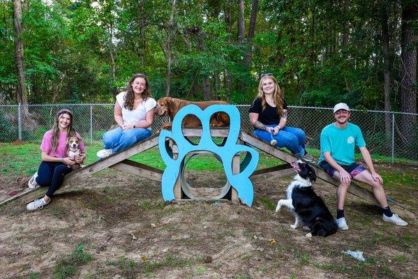 Residents enjoying the
Windhill Bark Park.