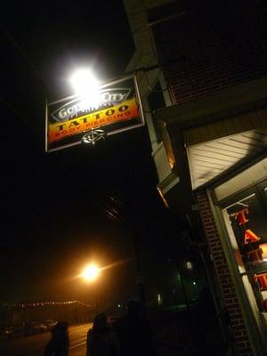 (photographed by Dave Hong)