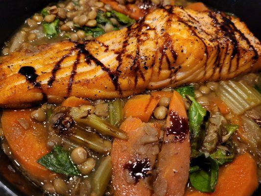 Salmon over lentils carrots and spinach