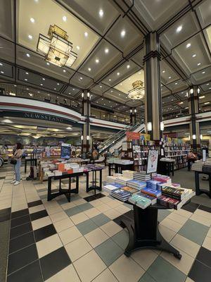 Barnes & Noble Booksellers