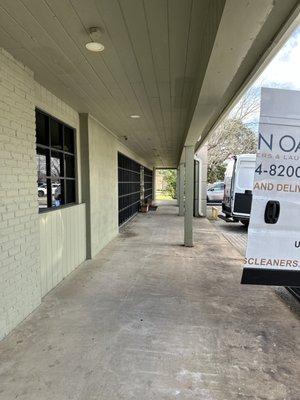 Twin Oaks Cleaners & Laundry