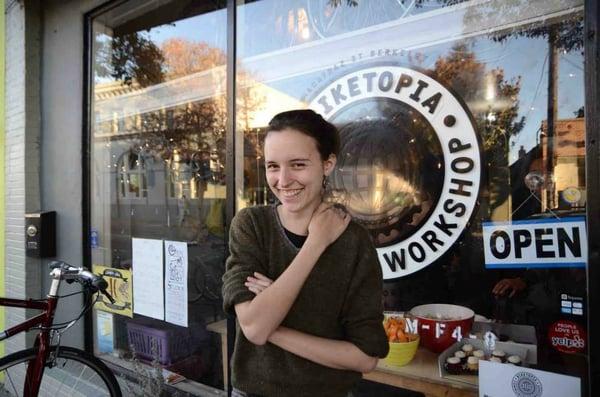 One of the many female volunteers!