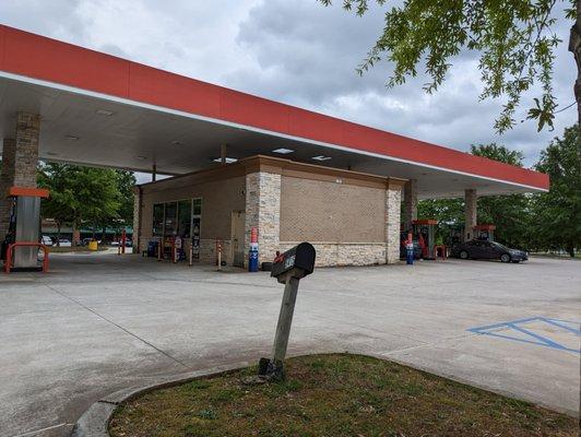Outside the convenience store and gas station. Mailbox. Murphy Express, not to be confused with Murphy USA.