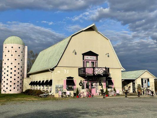 Exterior of shop - CLOSED MONDAYS - in same loc: Rust & Feathers, Hummingbird's Nest; 1 mi down Old Luckett's Store / Marketplace - GO!