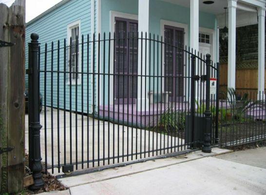Electric sliding single arch driveway gate