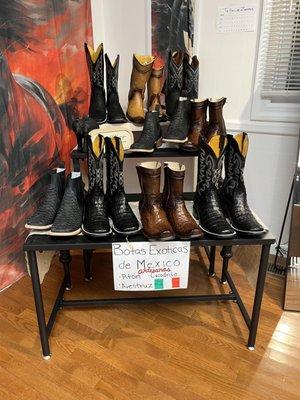 Exotic Boots: Ostrich, Crocodile, pyton and Venison Skin 100%