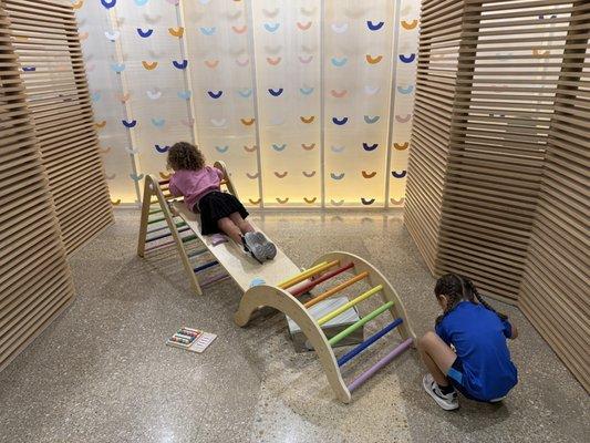 &Smiles Pediatric Dentistry