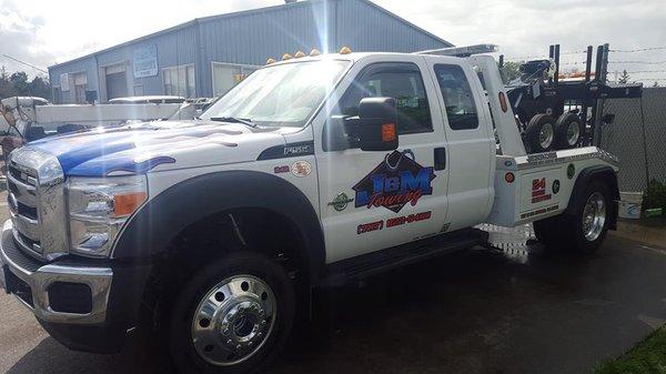 J & M Towing
