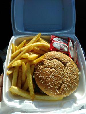 Looks, smells and tastes amazing, super juicy and the bacon is fresh and crispy !!!