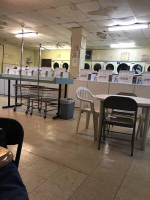 Dated walls and decor but a nice clean place to do laundry.
