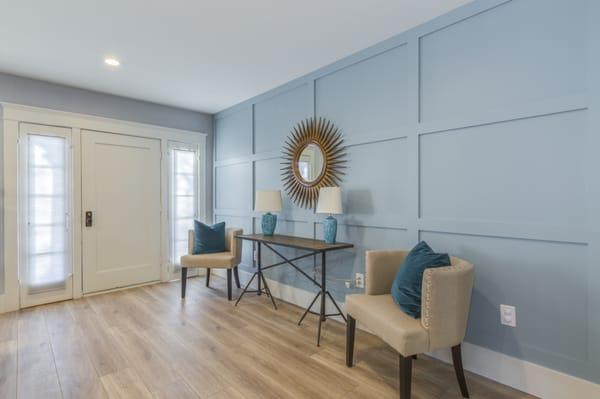 Easy and chic accent wall in this stunning entryway. Tekoa approves of this fab design!