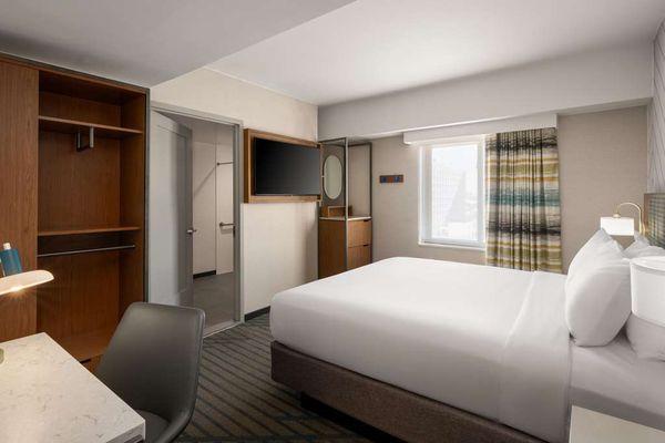 King with roll in shower