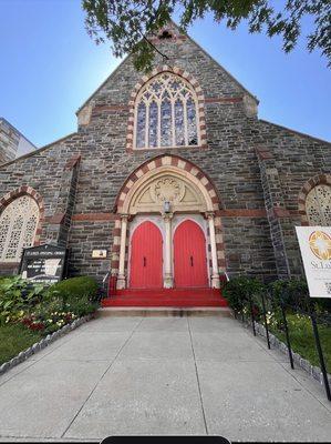 15th Street entrance--ramp for assistive devices on side of church