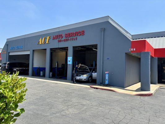 My favorite mechanic shop! Great people!