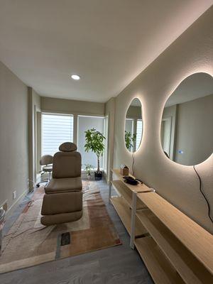 One of the treatment rooms! The chair is so comfortable and the vibes are immaculate.