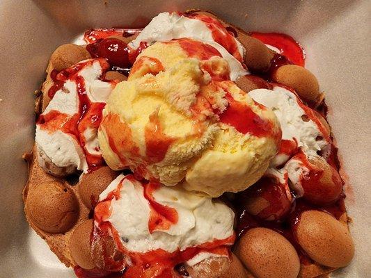 Cookies & Creme Waffle Sundae