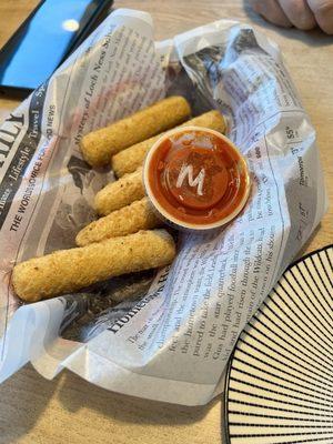 Mozzarella sticks and marinara